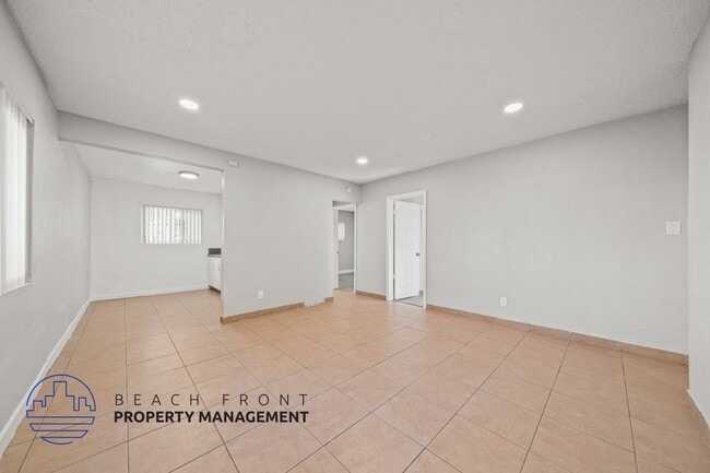 Foto del edificio - 8232 Wilcox Ave