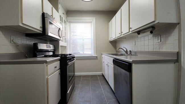 Foto del edificio - 7553 Byron Pl