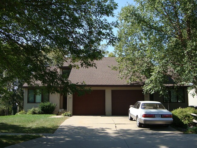 Building Photo - 715 Stanwood Dr