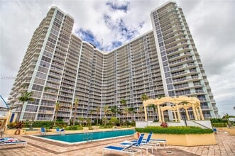 Building Photo - 7601 E Treasure Dr