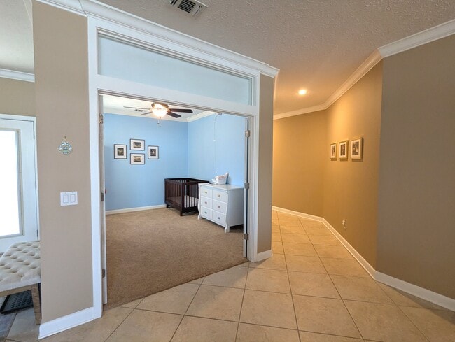 Building Photo - 252 S Glades Trail