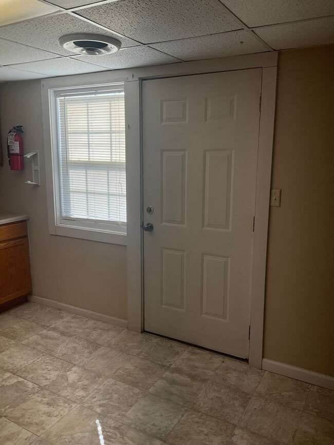 Building Photo - 405 E Poos Dr