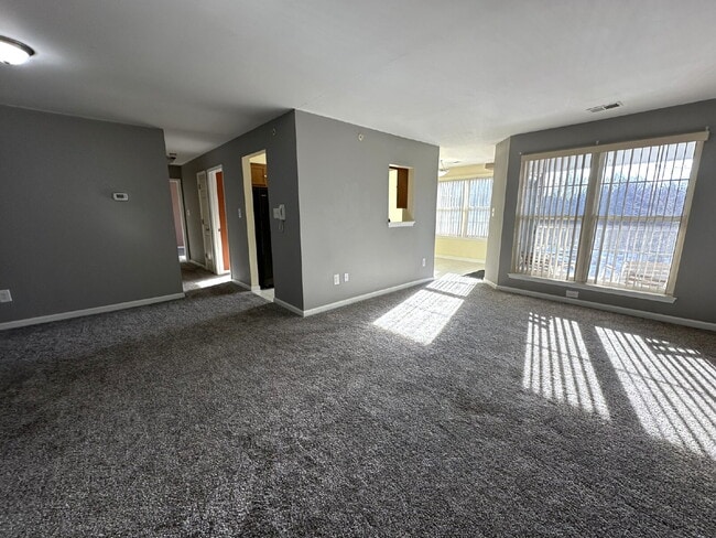 Building Photo - COMING SOON! Top Floor Condo in Hampstead