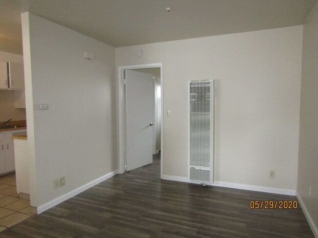 Foto del edificio - Cozy Updated One Bed One Bath Apartment Ne...