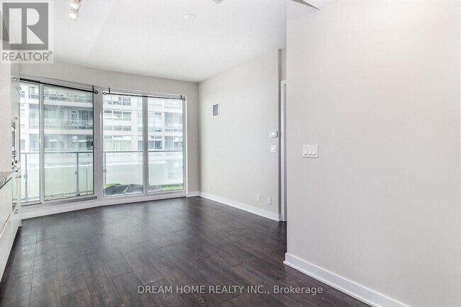 Building Photo - 2221-2221 Yonge St