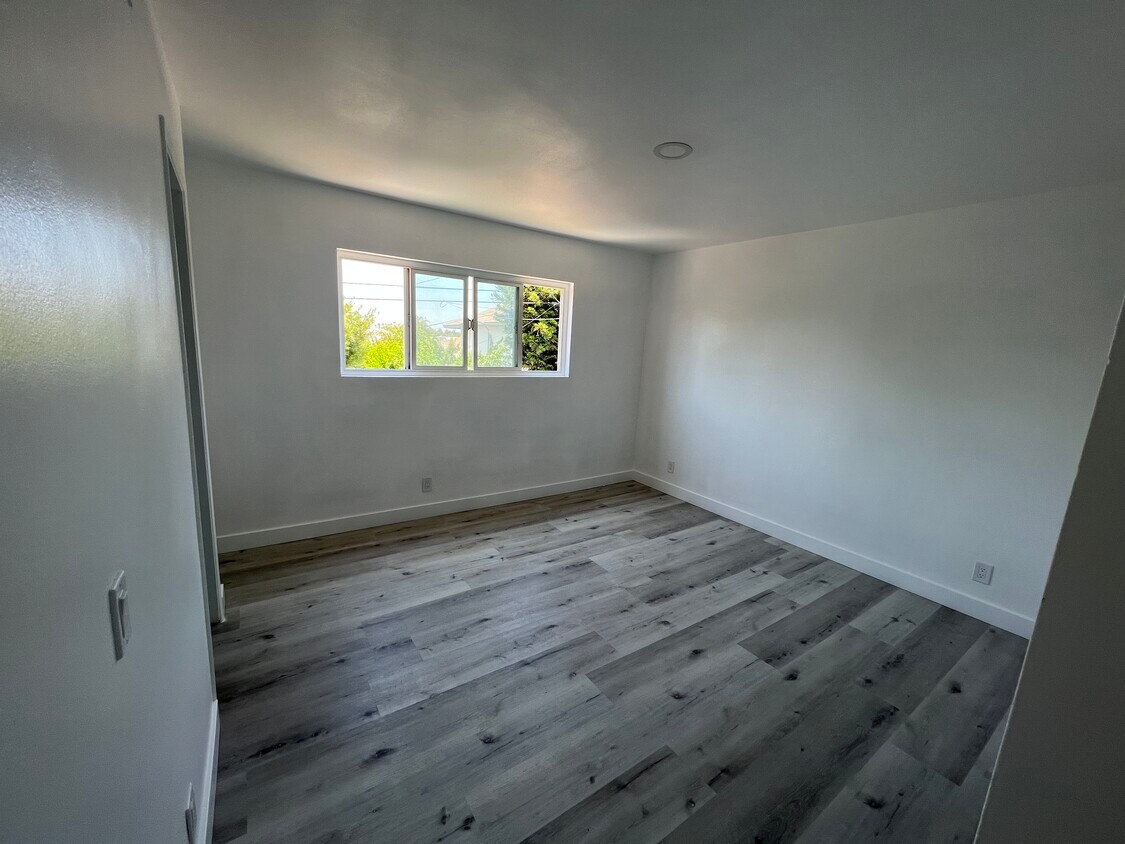 Building Photo - 12460 Catalpa Ave