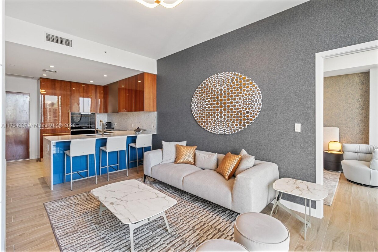 Foto principal - 2678 Tigertail Ave
