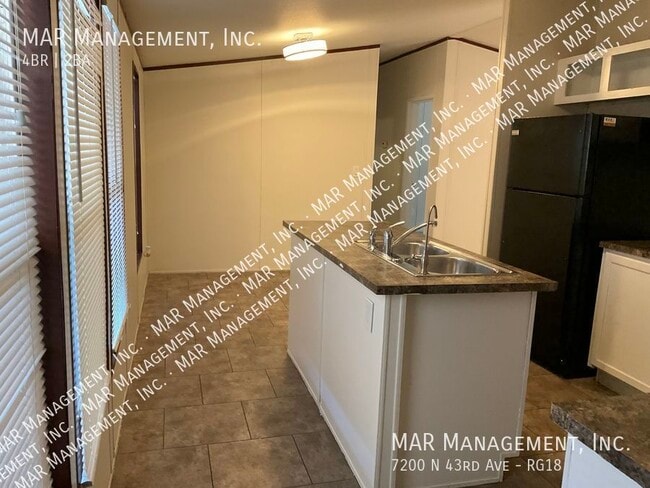 Building Photo - Royal Glen all age park - 4 bed 2 bath hom...