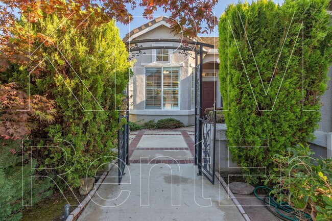 Building Photo - 2554 Douglas Fir Dr