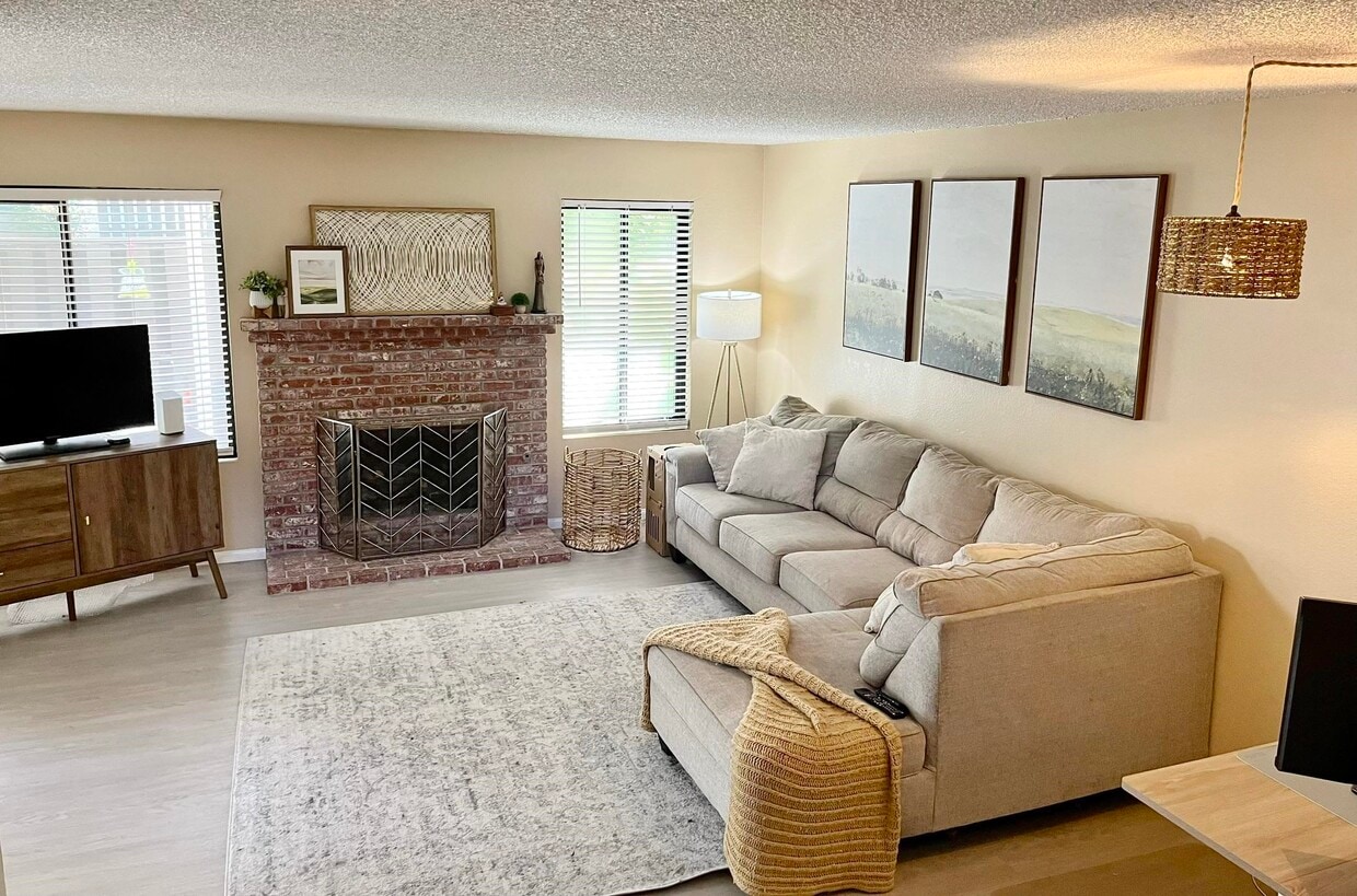 1142 Via Loma Vista, El Cajon, CA 92019 Townhome Rentals in El Cajon