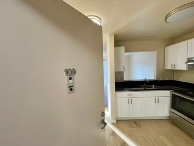 Foto del edificio - Updated 1BR in Fantastic Mission Location!!