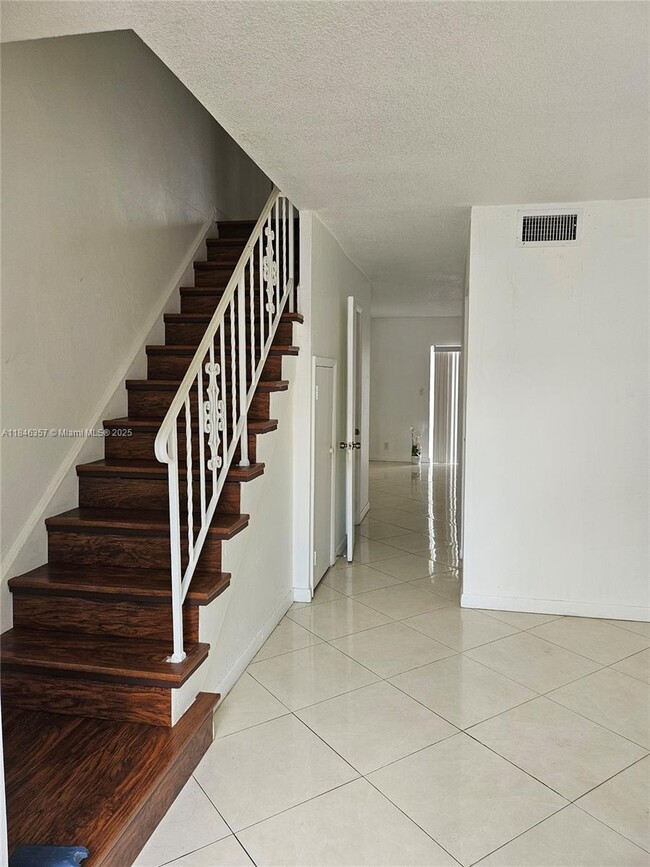 Building Photo - 6744 SW 40th St