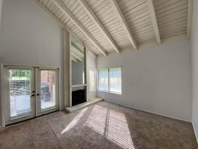 Building Photo - 24 Pueblo Vista Dr