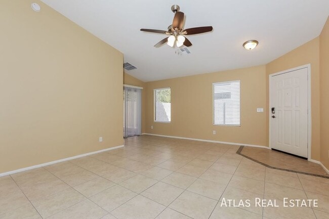 Building Photo - 206 W Brangus Way