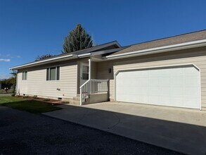 Building Photo - 1421 7th Ave W