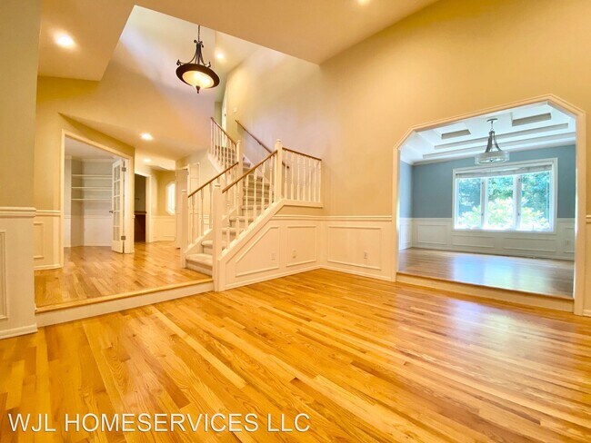 Building Photo - 4 br, 2.5 bath House - 12621 NE 66th Pl
