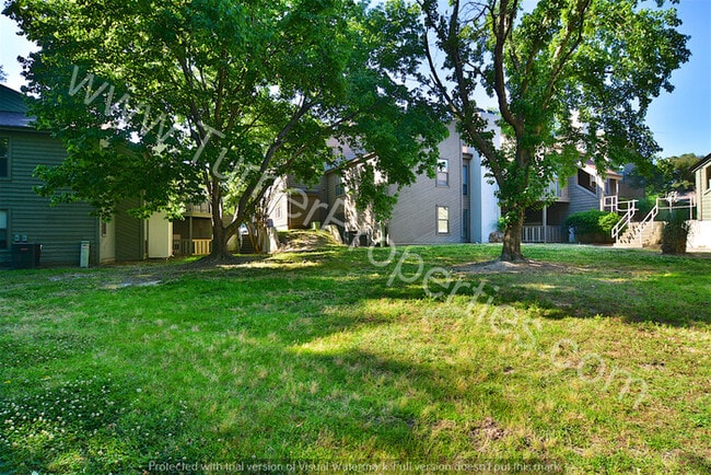Building Photo - Cool 2 BR Condo in Rosewood