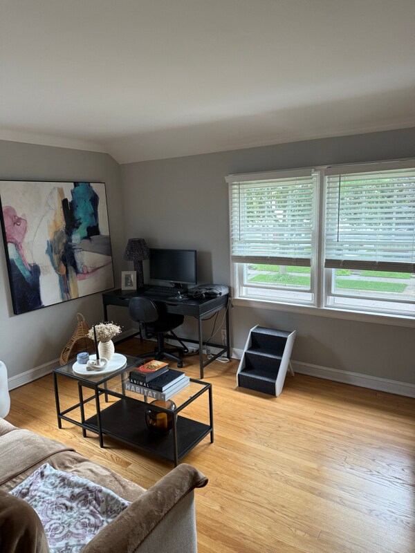 Foto del edificio - 3245 N Shepard Ave
