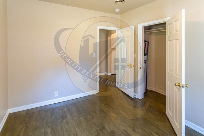 Building Photo - Well-maintained, Updated 2-bedroom home on double lot.