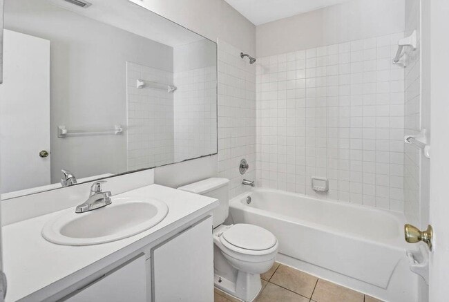 Building Photo - 5105 Pier Dr