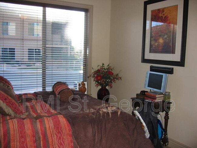 Foto del edificio - 90 N 6680 W