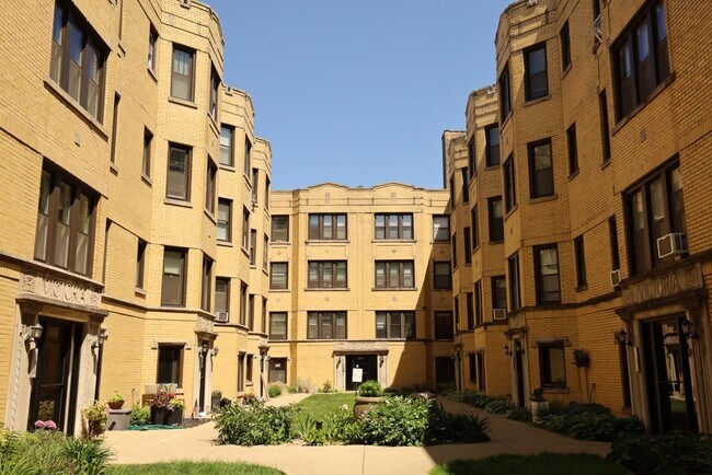 Building Photo - 3817 N Greenview
