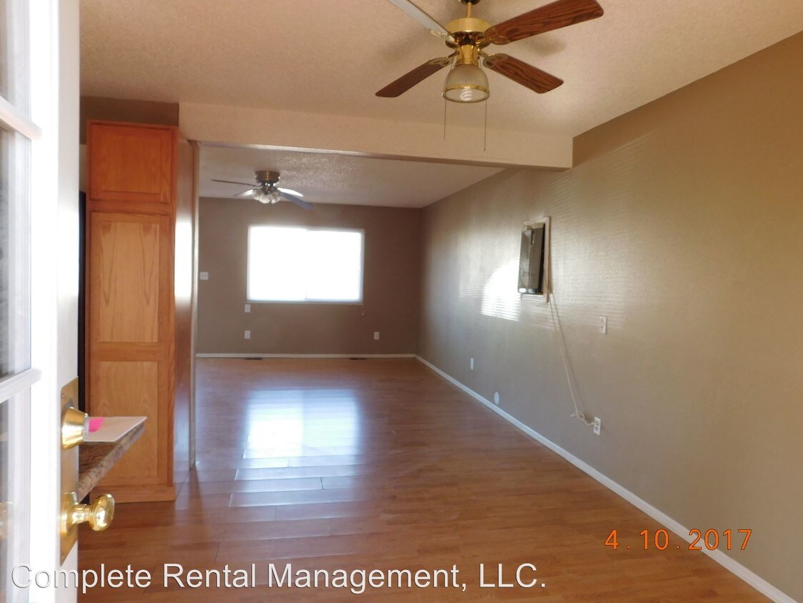 Building Photo - 3 br, 1 bath Apartment - 2702 Vinewood Ln