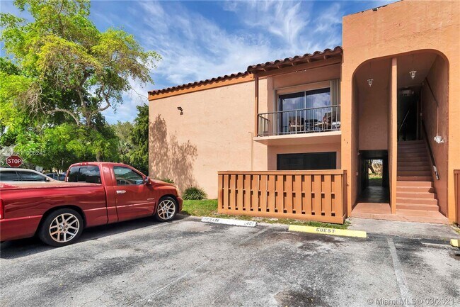 Foto del edificio - 7100 Fairway Dr