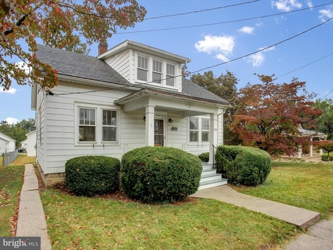 Foto del edificio - 557 N Franklin St