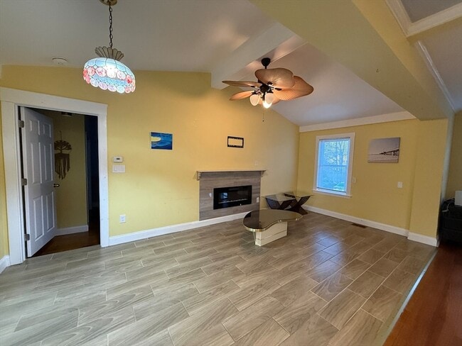 Building Photo - 170 Neck St