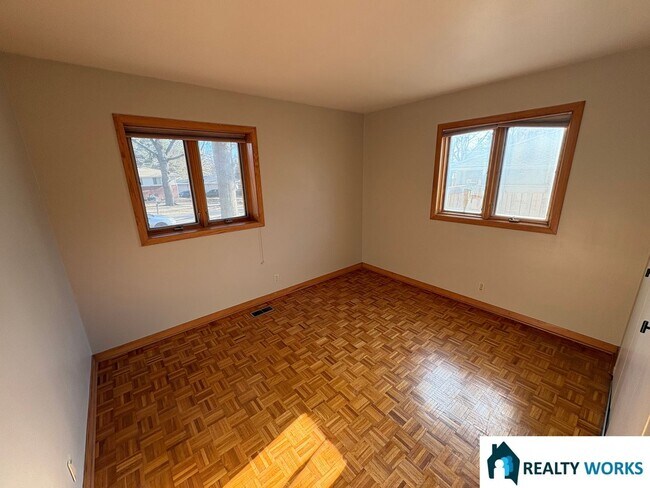 Foto del edificio - Large 3 bedroom, 2 Bath home available now!