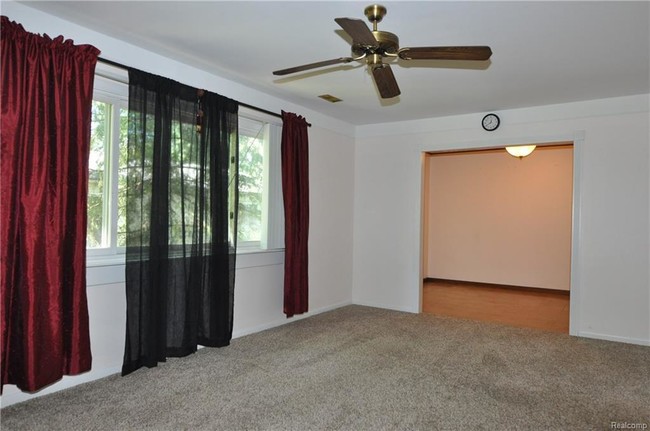 Building Photo - 525 E University Dr