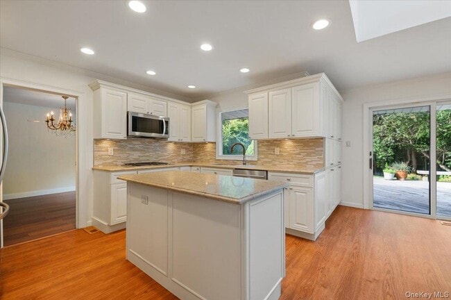 Building Photo - 24 Thorngrove Ln