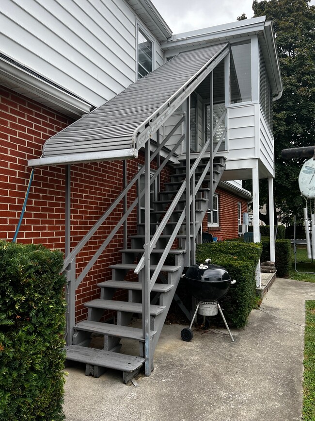 Building Photo - 216-1 Holland Rd