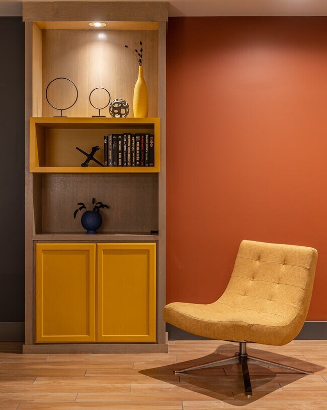 Interior Photo - Luna on Pine