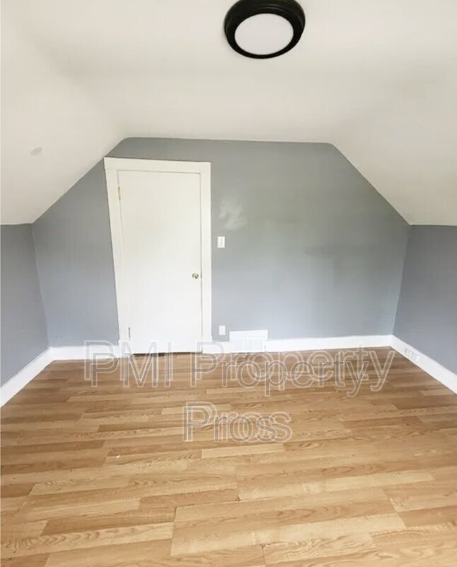 Building Photo - 3243 N 21st St