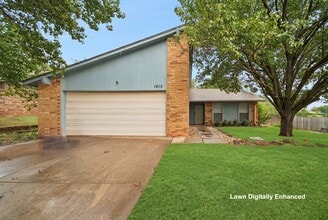 Building Photo - 1615 N Briarwood Dr