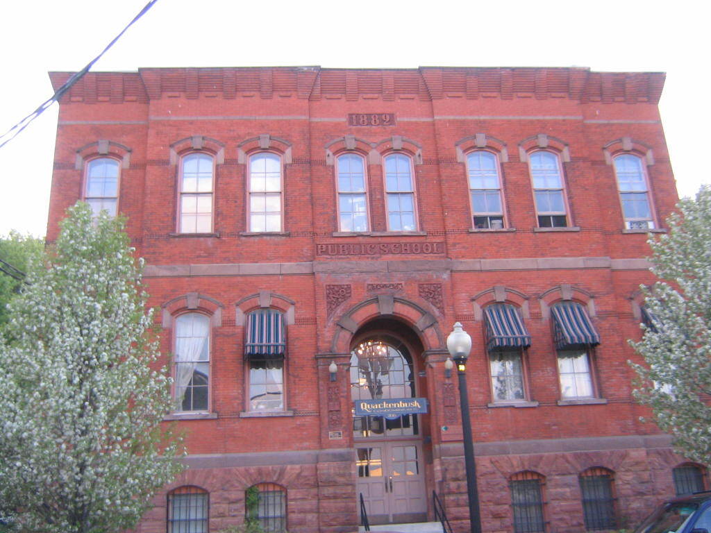 Primary Photo - 206 N Pearl St