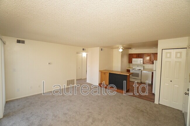 Foto del edificio - 4899 S Dudley St