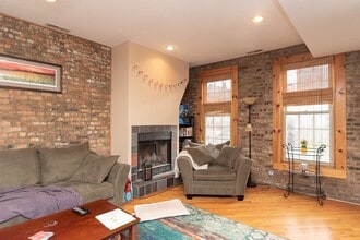 Building Photo - 1312 N Greenview Ave