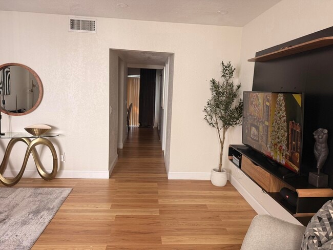 Building Photo - 5130 Elmhurst Rd