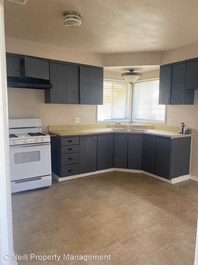 Building Photo - 2 br, 1 bath House - 5016 Golden Ave