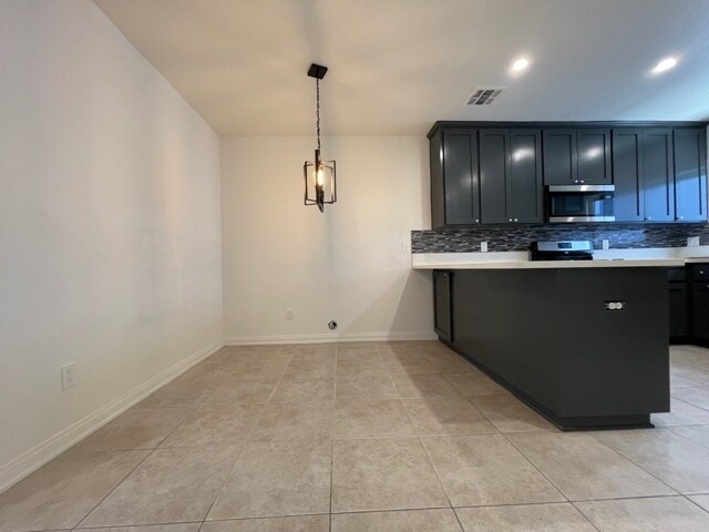 Foto del edificio - 17175 Chatsworth St