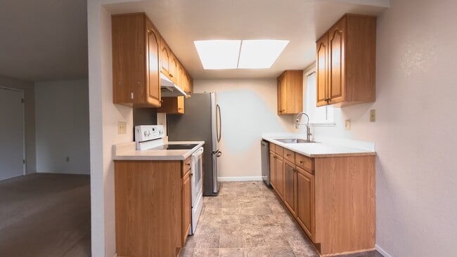 Kitchen - 20816 74th Ave W