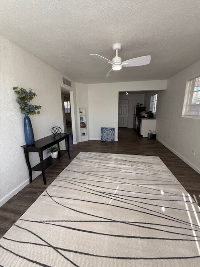 Foto del edificio - 3436 E Willetta St