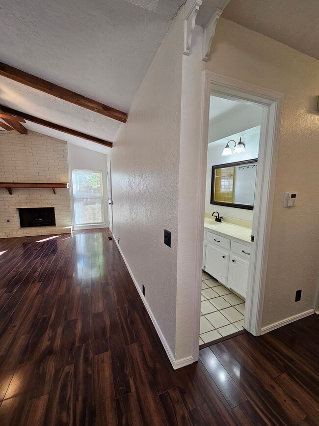 Foto del edificio - (3) Bed/(2) Bath Avail NOW! Oakhurst Addit...