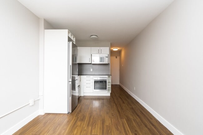 Building Photo - 798 Richmond Street West