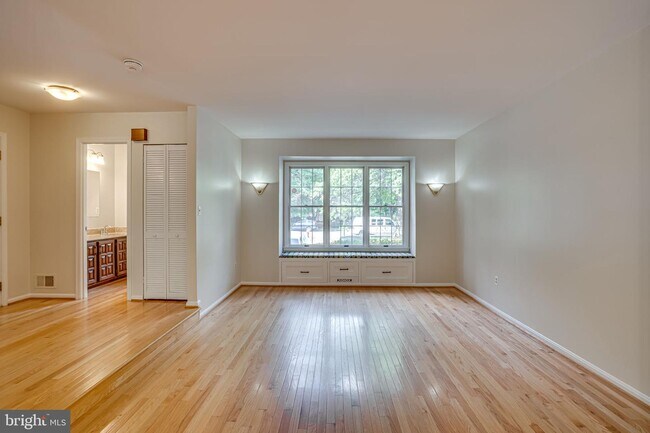 Foto del edificio - 10629 Lakeside Oak Ct