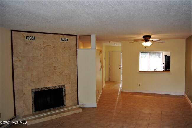 Building Photo - 140 Mallard Cove