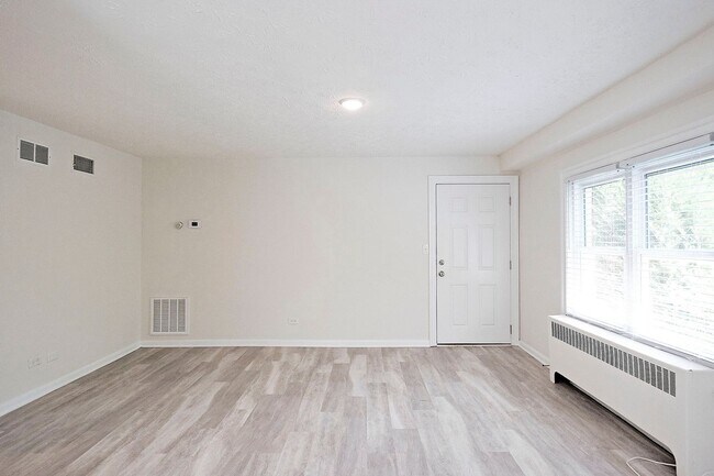 Building Photo - Dog-Friendly Apartment Near UVA & Downtown